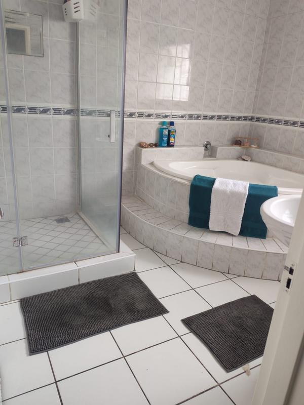 4 Bedroom Property for Sale in Parkside Eastern Cape